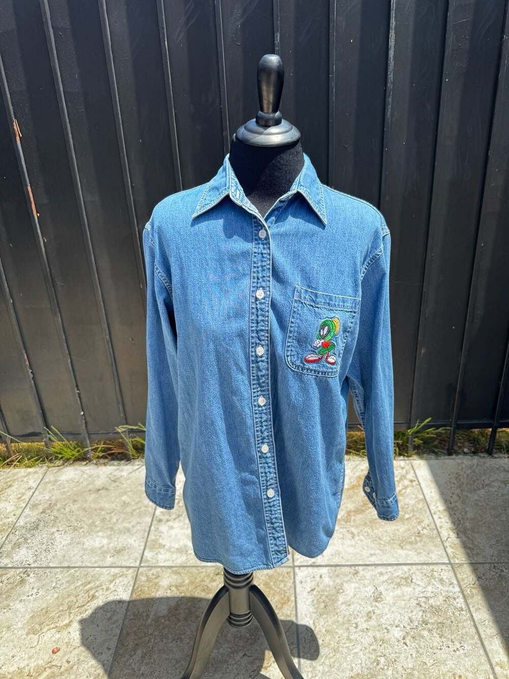Vintage 1999 Warner Bros Studio Store Looney Tunes Embroidered Denim Shirt